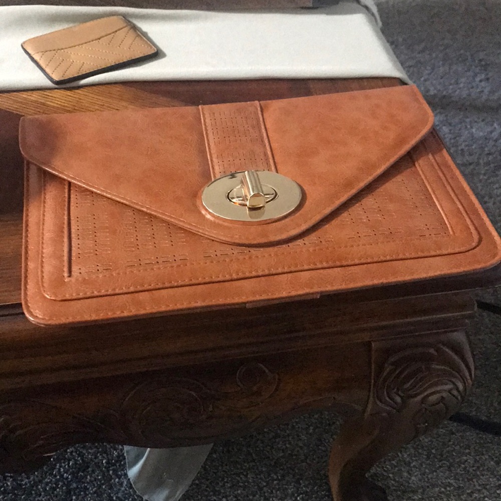 Tan clutch
